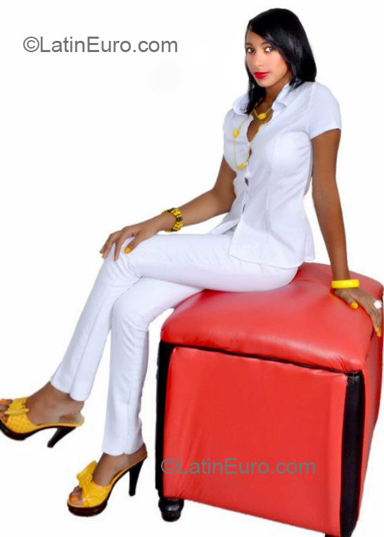 Date this attractive Dominican Republic girl Yudirca from Santiago DO11840