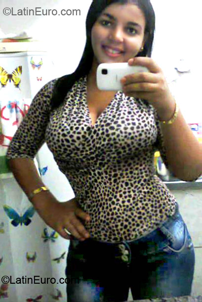 Date this voluptuous Brazil girl Erica from Rio De Janeiro BR6923