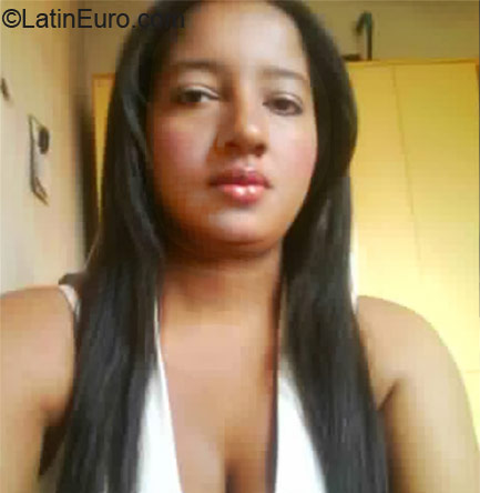 Date this passionate Brazil girl Flavia from Araraquara BR6971