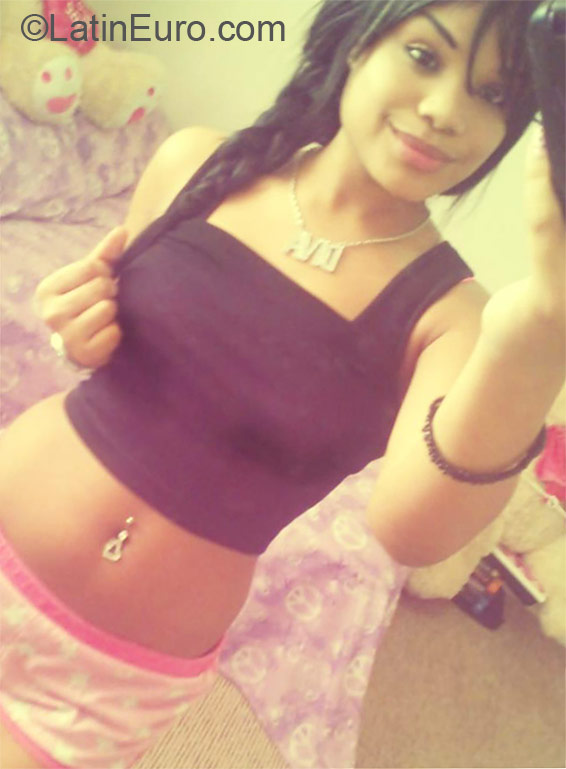 Date this hard body Dominican Republic girl Kiara from Santo Domingo DO11903