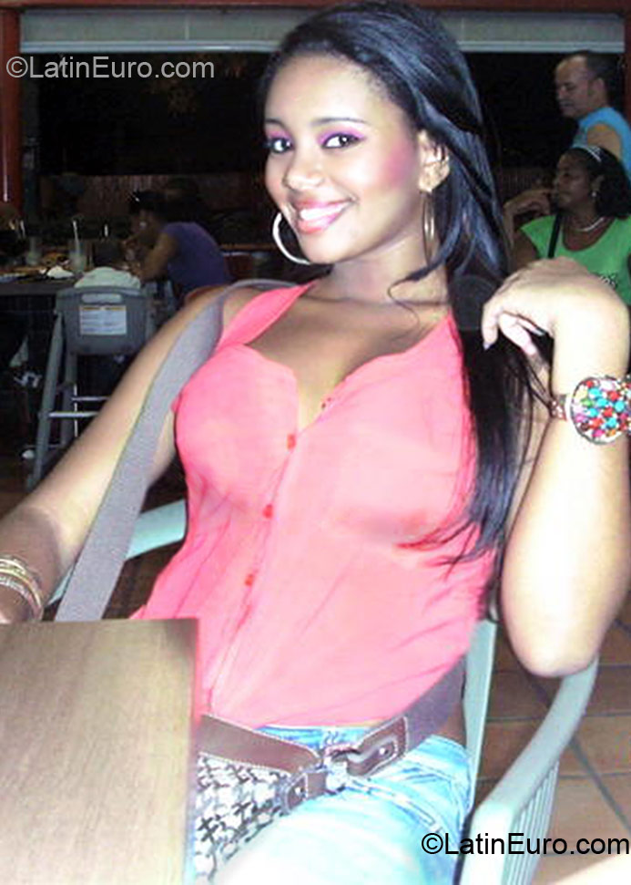Date this happy Dominican Republic girl Yennifer from Santo Domingo DO11916