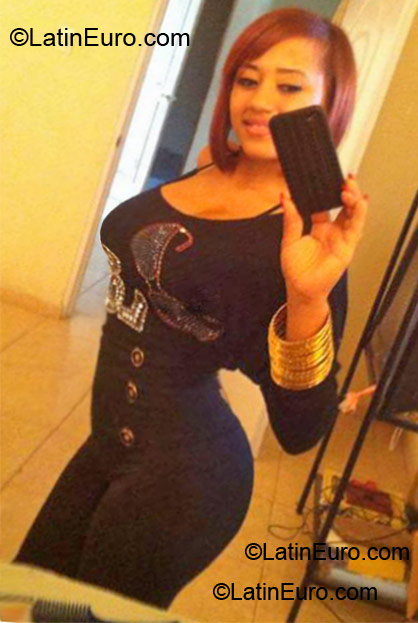 Date this sultry Dominican Republic girl Rossirys from Santiago DO11959