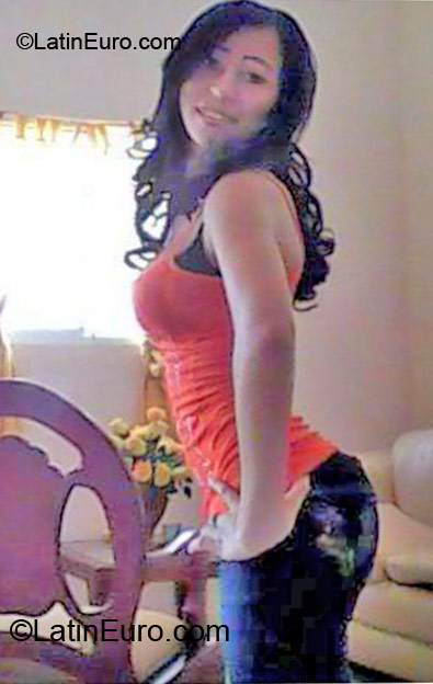 Date this hard body Dominican Republic girl Eyerilis from La Vega DO11954
