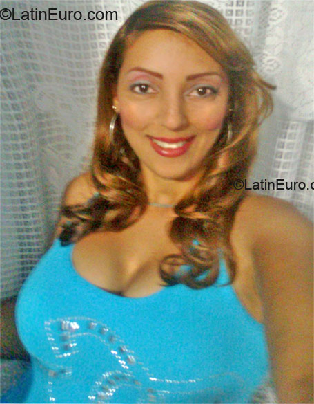 Date this voluptuous Dominican Republic girl Mermelada from Santo Domingo DO11985