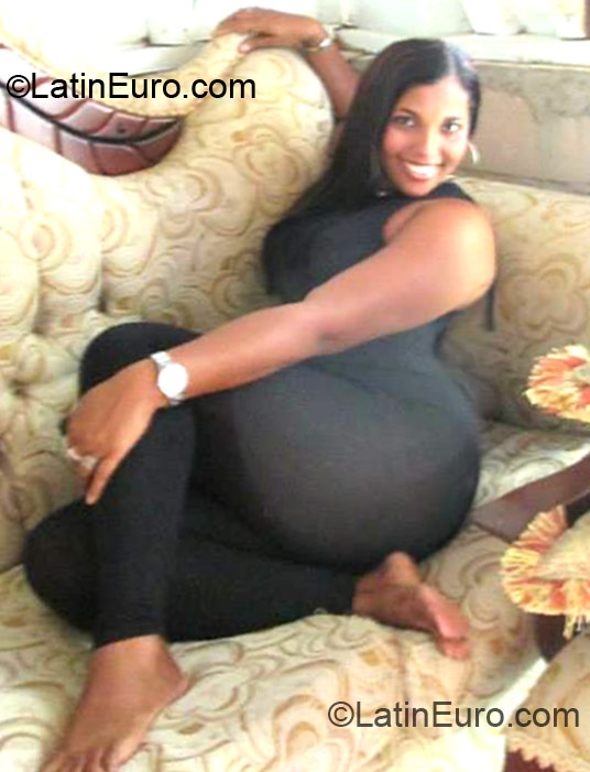 Date this attractive Dominican Republic girl Glenni from Santiago DO12020