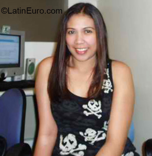 Date this good-looking Philippines girl Myra from Manila PH621