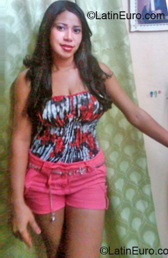 Date this happy Dominican Republic girl Patricia from Santo Domingo DO12255