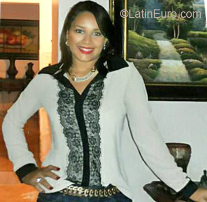 Date this fun Dominican Republic girl Estefani from Santo Domingo DO12270