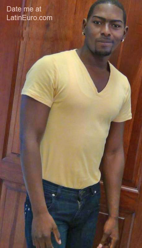 Date this young Dominican Republic man Manuel from Santo Domingo DO12285