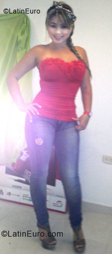 Date this tall Colombia girl Monik from Bucaramanga CO11285