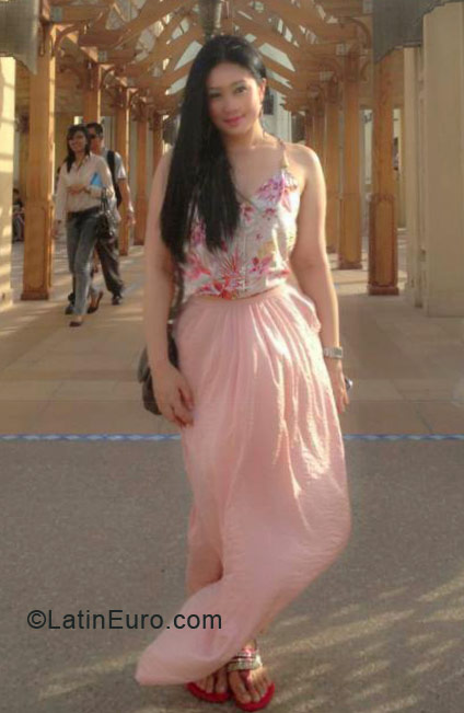 Date this young United Arab Emirates girl Olga from Dubai AE27