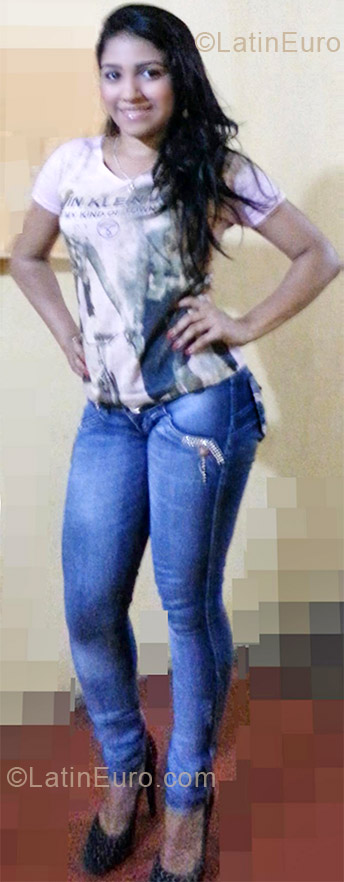 Date this voluptuous Brazil girl Priscilla from Timon BR7130