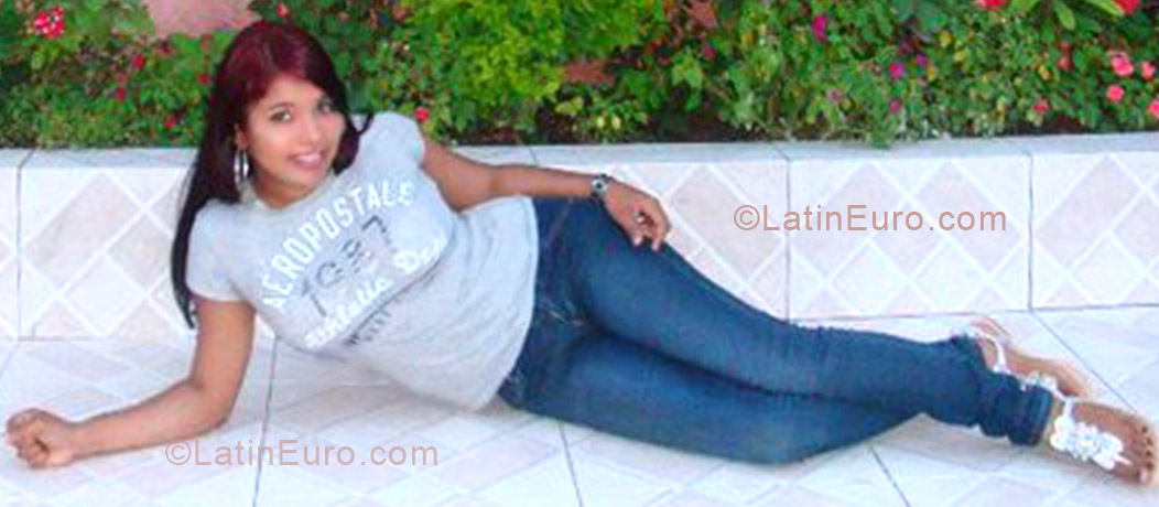 Date this funny Dominican Republic girl Nicol27 from La Romana DO12734