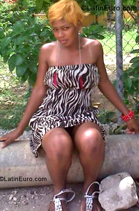 Date this foxy Jamaica girl Kristina from Kingston JM804