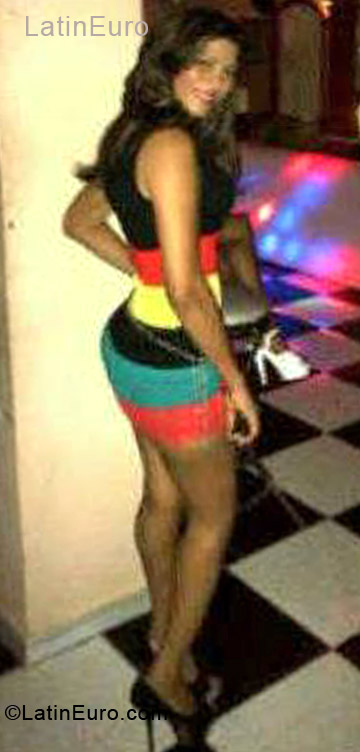 Date this hard body Dominican Republic girl Farah from Santo Domingo DO29424