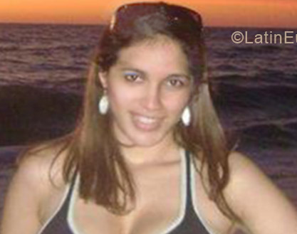 Date this gorgeous Honduras girl Kenia Funez from Roatan HN772