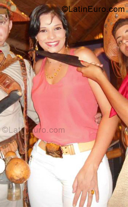 Date this hard body Brazil girl Isa from Bahia BR7195