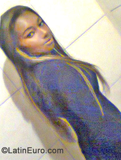 Date this athletic Brazil girl Nathalia from Sao Paulo BR7238