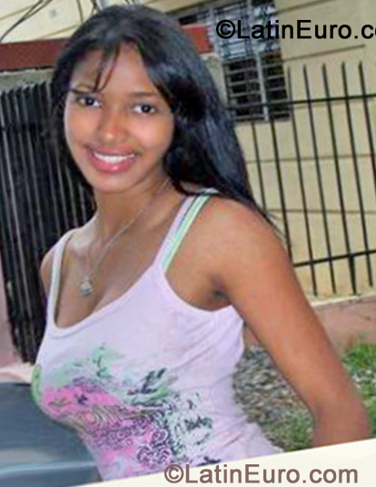 Date this exotic Dominican Republic girl Yessi from Santo Domingo DO13370