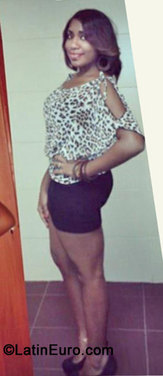 Date this funny Dominican Republic girl Estephanny from Santo Domingo DO13372