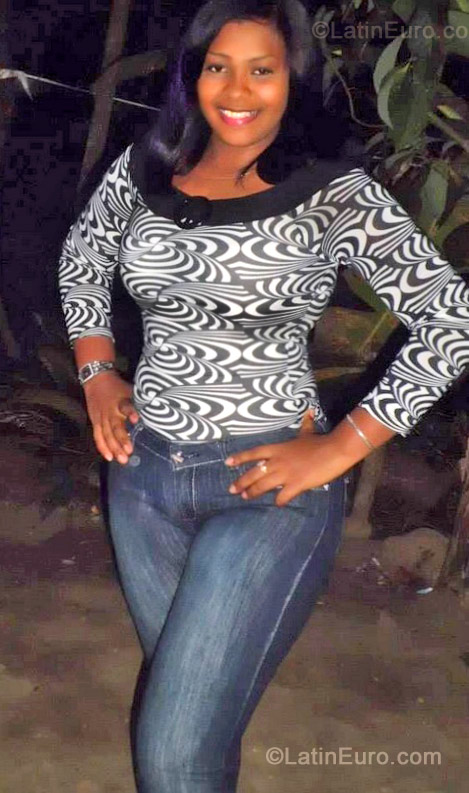 Date this charming Dominican Republic girl Yuly from Santiago DO13582