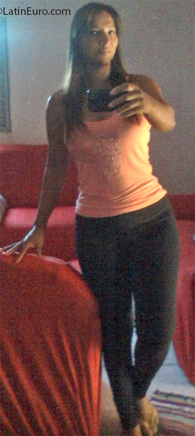 Date this nice looking Brazil girl Aparecida from Uberlandia BR7316