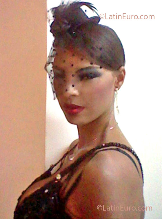 Date this funny Brazil girl Weslani from Porto Segur o BR7335