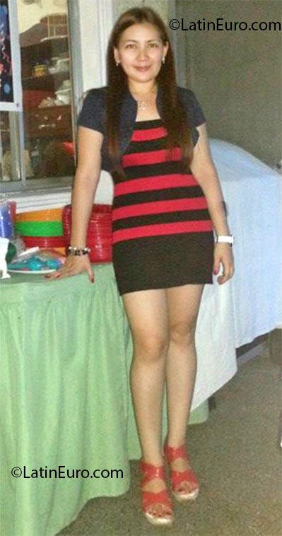 Date this exotic Philippines girl Mary from Lucena PH528