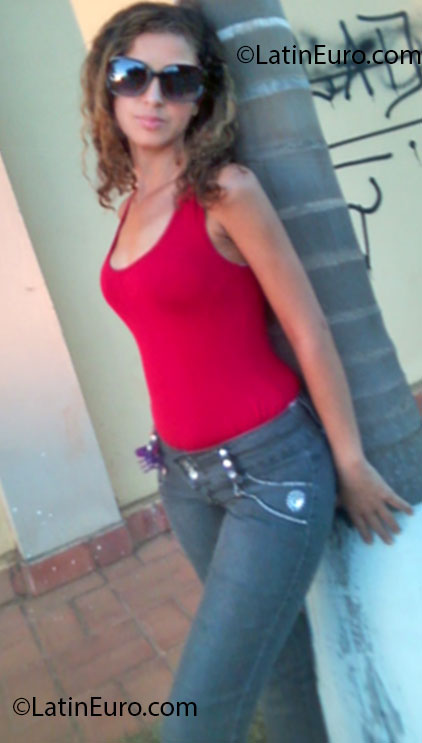 Date this hard body Brazil girl Pollyana from Uruacu BR7347