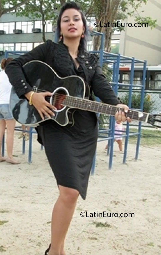 Date this good-looking Brazil girl Daniela from Rio De Janeiro BR7360