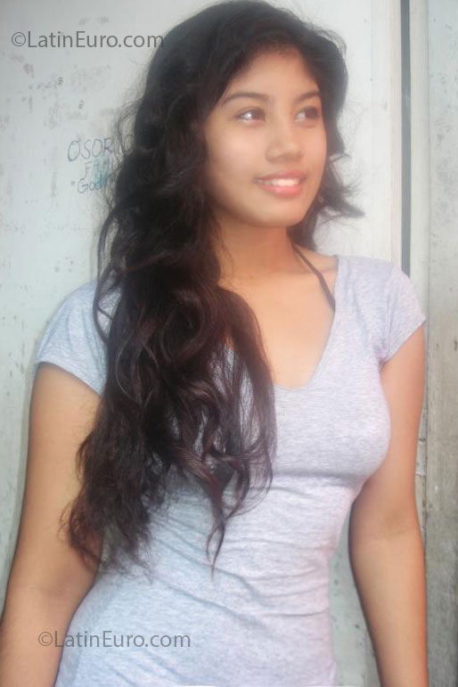 Date this nice looking Philippines girl Sairene from Bulacan PH537