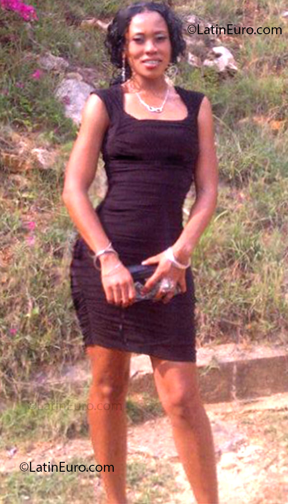 Date this voluptuous Jamaica girl Deniese from May Pen JM949