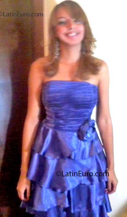 Date this hard body Brazil girl Caroline from Sao Paulo BR7403