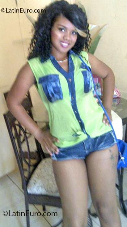 Date this nice looking Jamaica girl Tracey from Montego Bay JM956