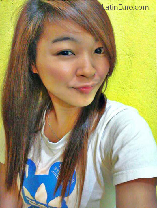 Date this foxy Philippines girl Hazel from Manila PH544