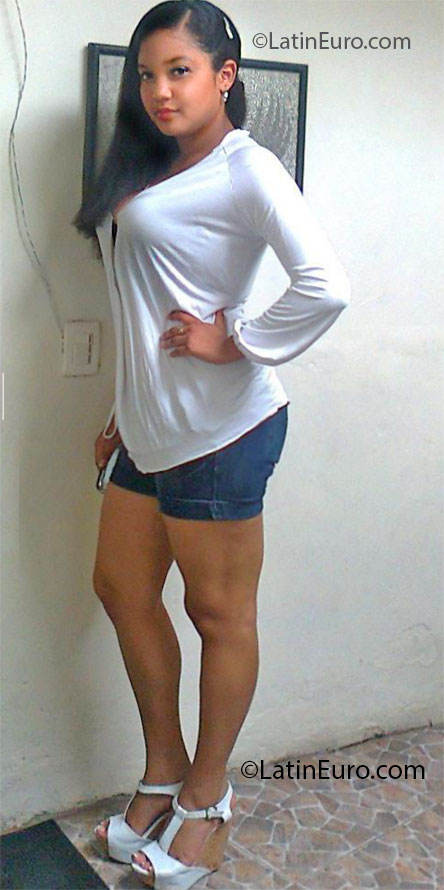 Date this lovely Colombia girl Vanessa from Cali CO12077
