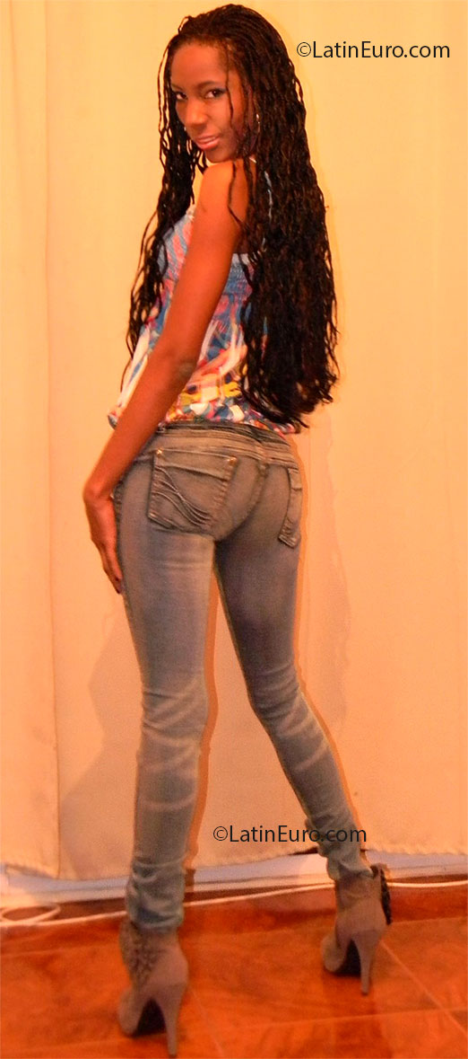 Date this pretty Colombia girl Julieth from Medellin CO12085