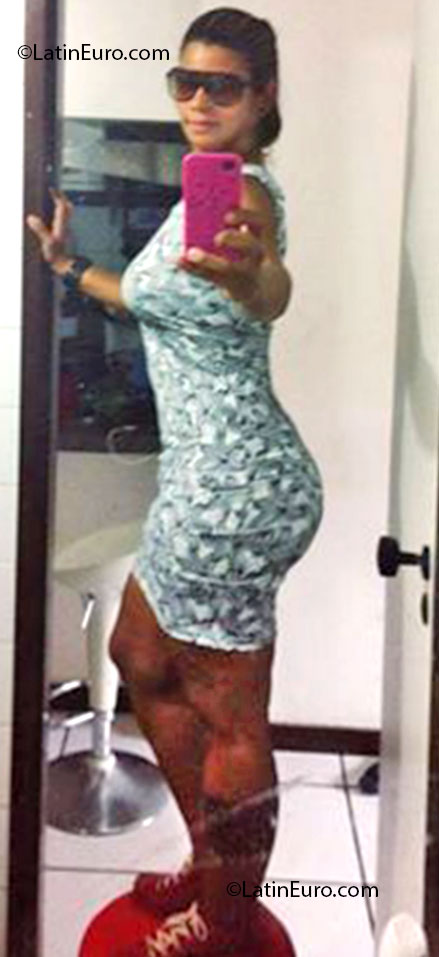 Date this voluptuous Brazil girl Maihira from Salvador BR7490