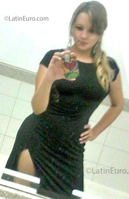 Date this lovely Brazil girl Carol from Goiania BR7497