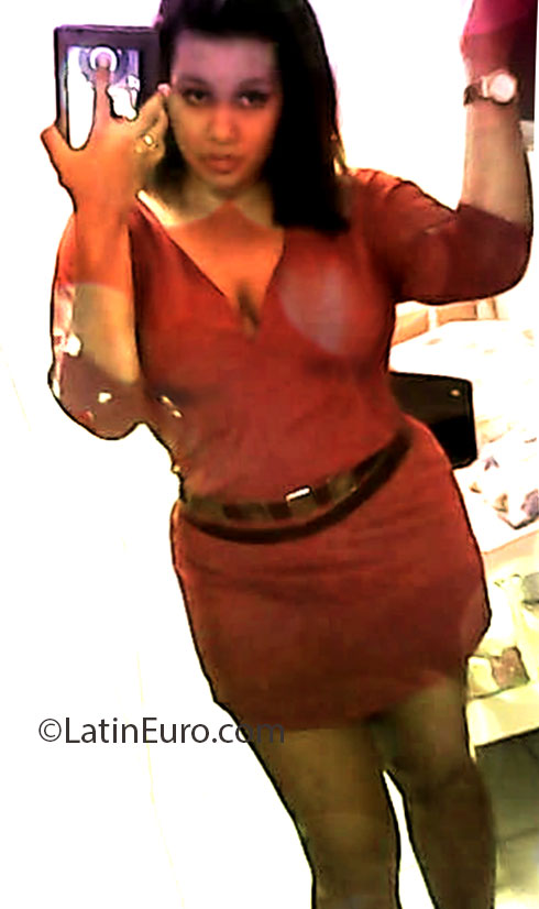 Date this voluptuous Brazil girl Daniela from Cuiaba BR7499