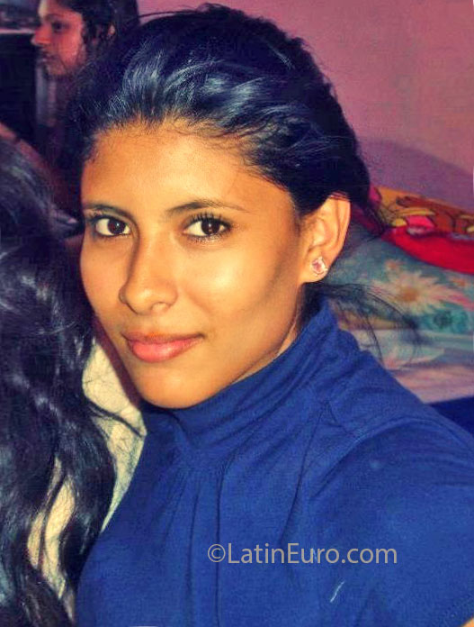 Date this hard body Honduras girl Fabiola77 from Cortes HN804