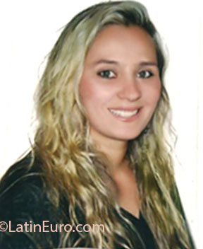 Date this voluptuous Brazil girl Gleisekely from Brasilia BR7518