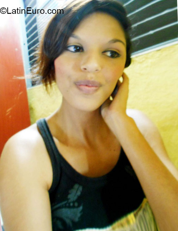 Date this nice looking Brazil girl Withinim from Garca BR7530