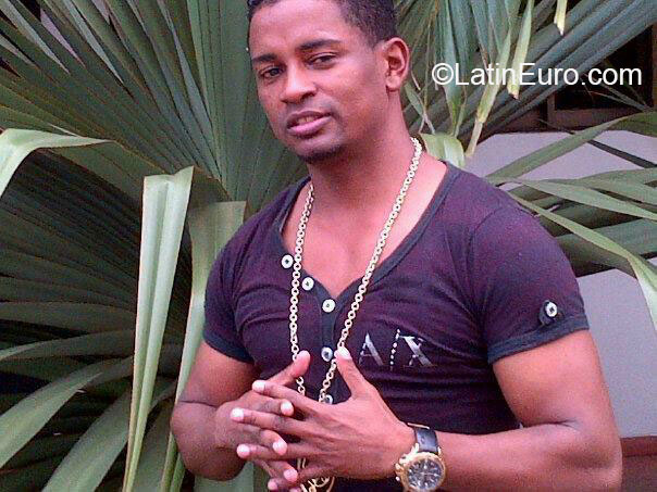 Date this hot Dominican Republic man Pindoka el rango from Santo Domingo DO14750
