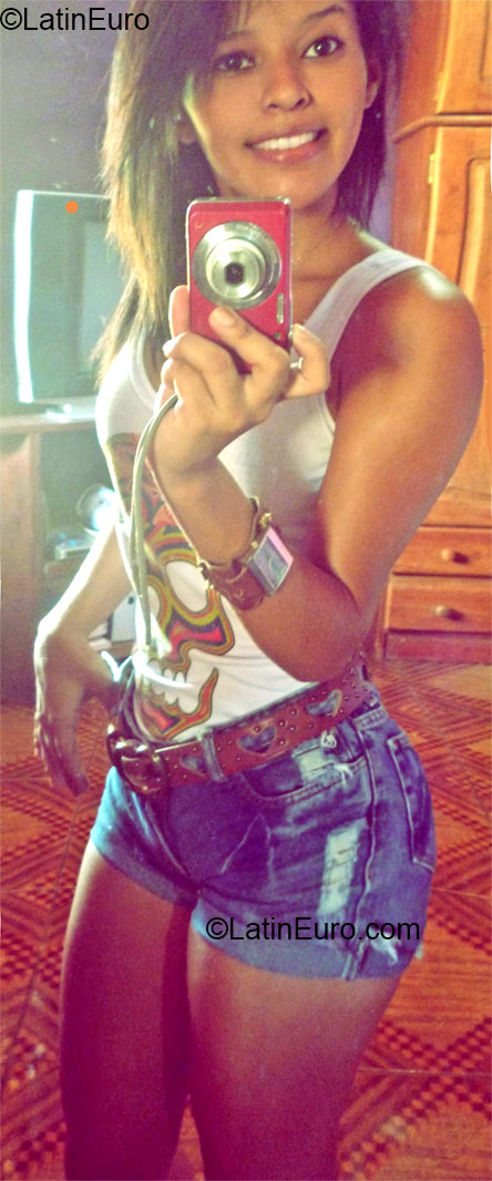 Date this attractive Brazil girl Taisa from Belem BR7556