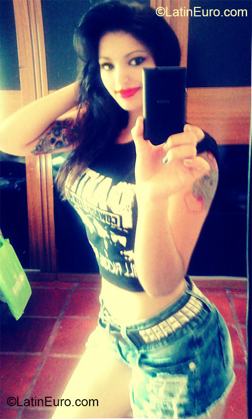 Date this hard body Brazil girl Jaine from Valinhos BR7558