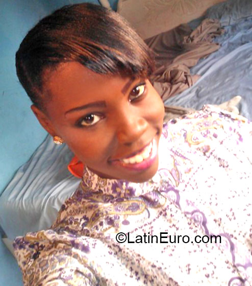Date this charming Jamaica girl Dedra from Kingston JM1081