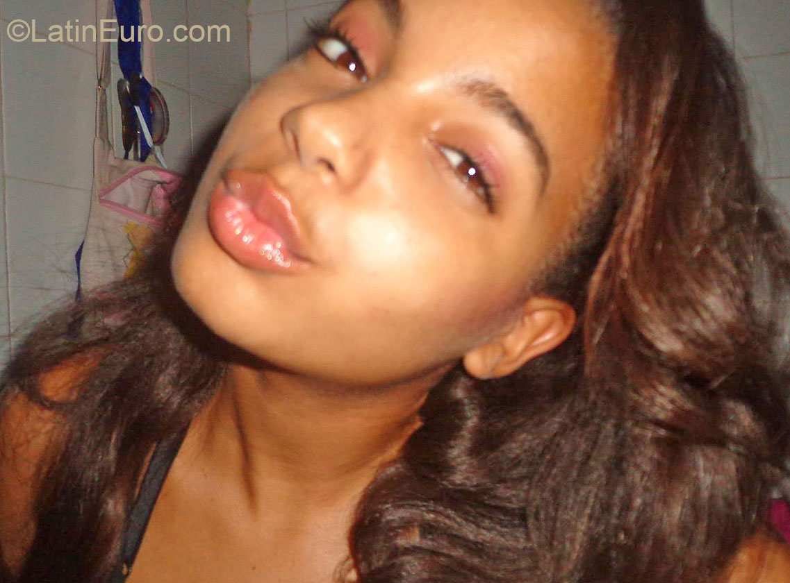 Date this passionate Brazil girl Luane from Recife BR7563