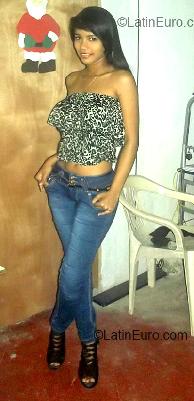 Date this exotic Colombia girl Sheili from Cartagena CO12440