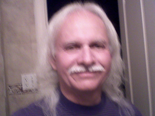 Date this nice looking United States man JERRY from Saint Petersburg US14040